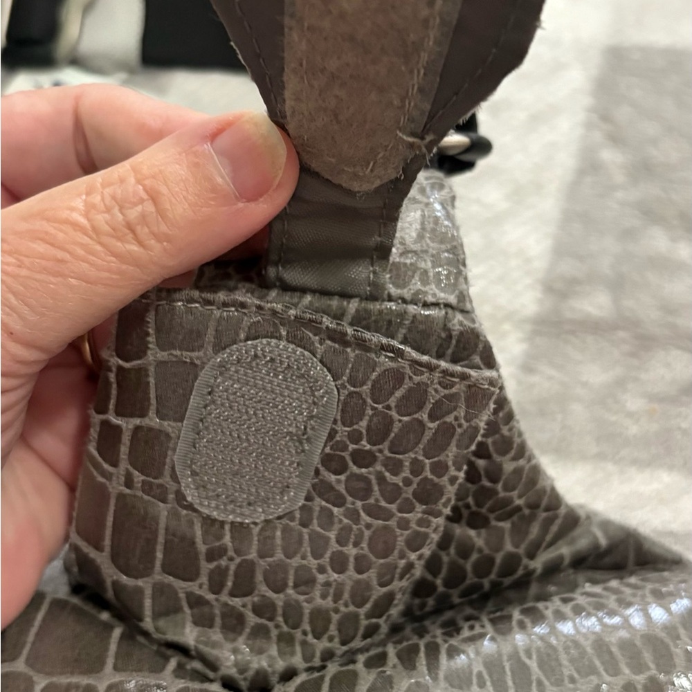 Travelon Grey Croc Anti-theft Sling Crossbody Bag with Passport Wallet NWT - Picture 7 of 11